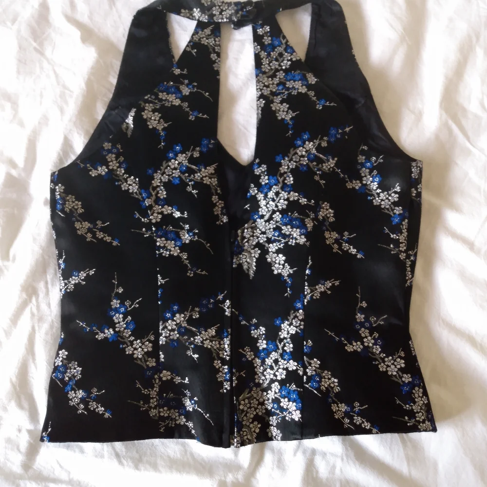 Cachet Halter Top - Picture 2 of 7